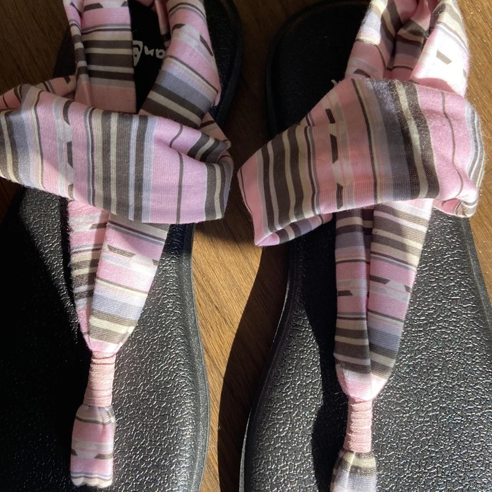 Sanuk Striped Sandals with Knotted Straps girls size 4/5 two pairs pink & black